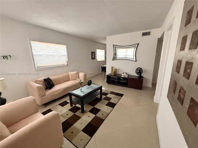 Building Photo - 4061 N Dixie Hwy