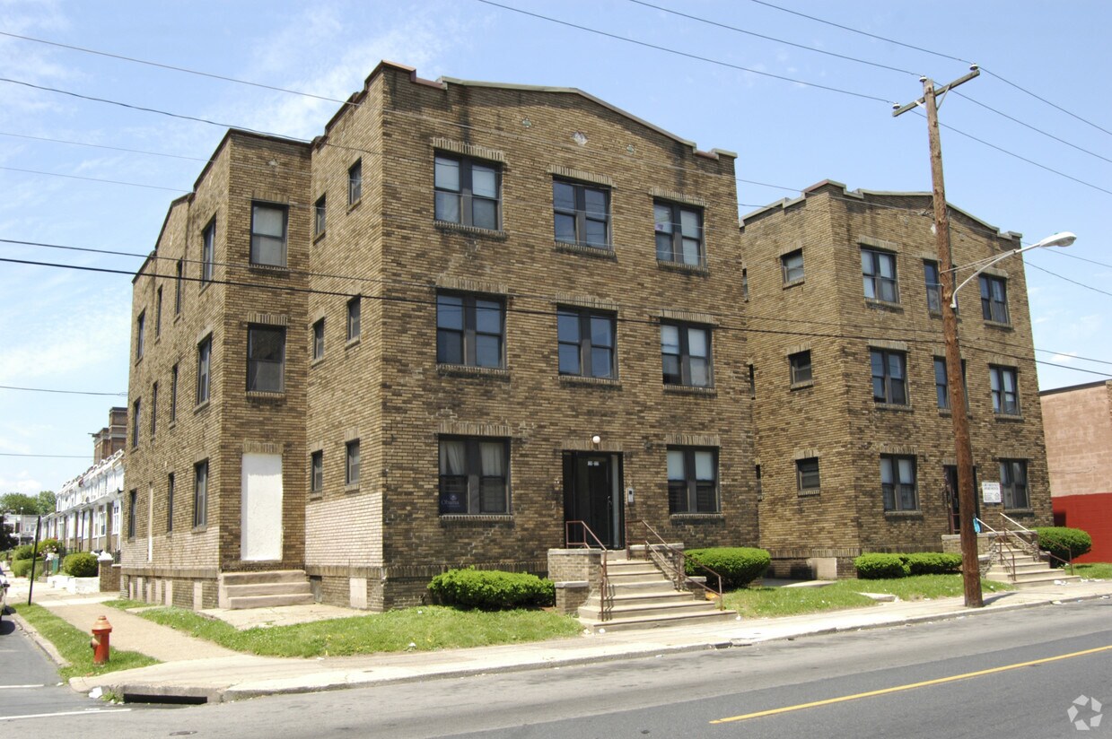Building Photo - 116-122 S 56th St