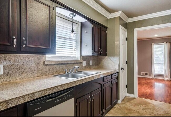 Building Photo - 7960 La Cosa Dr
