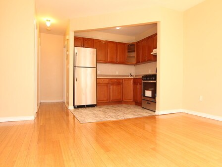 Primary Photo - 1032 Halsey St