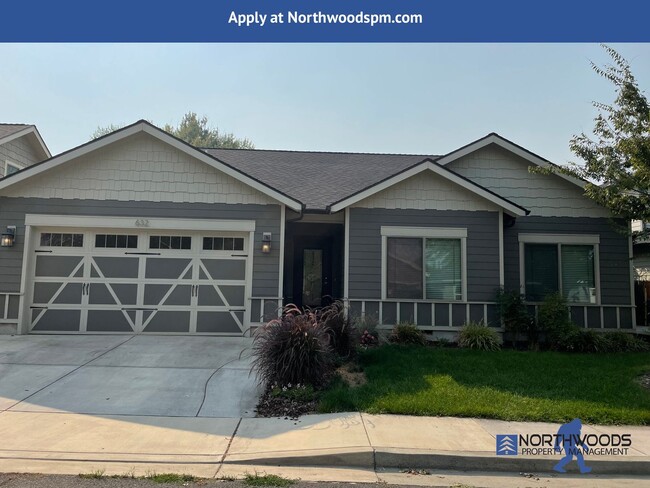 Building Photo - Beautiful 3 Bedroom 2 Bath Home-Located in...