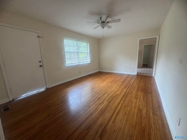 Foto del edificio - 3100 Knollwood Cir NW