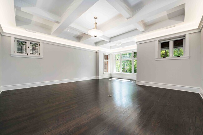 Foto del edificio - 544 W Wellington Ave