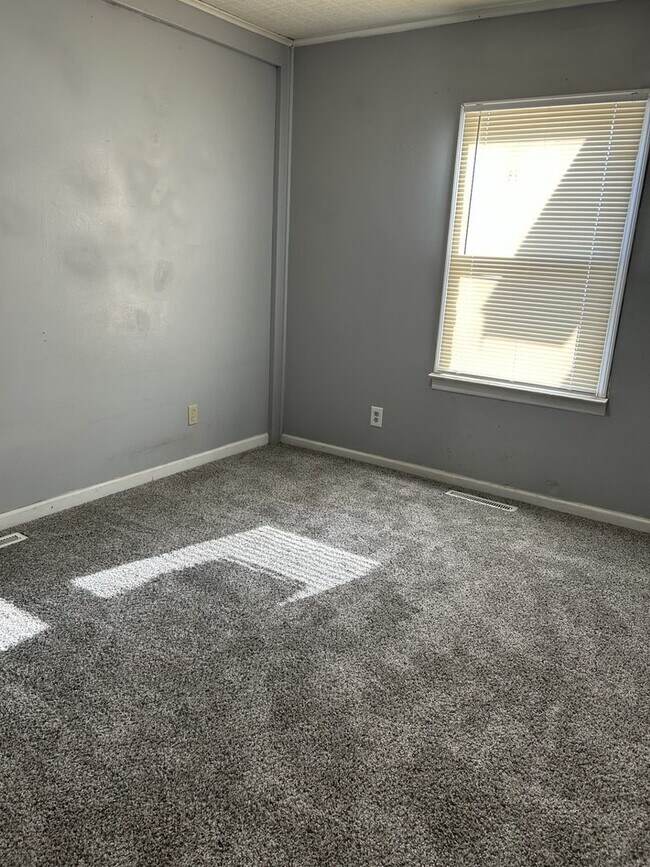 Building Photo - Very nice 3br/1ba home - perfect for your ...