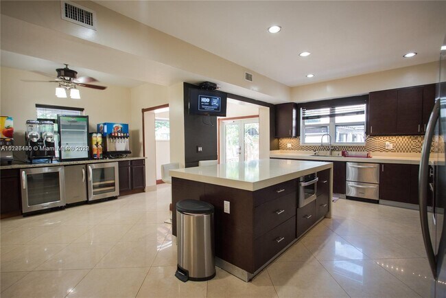 Foto del edificio - 12746 NE 4th Ave