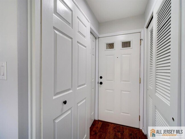 Foto del edificio - 105 Longfield Ct