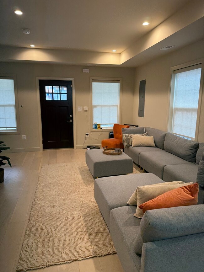 Building Photo - 1715 24th Pl SE