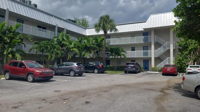 Foto del edificio - 3000 Riverside Dr