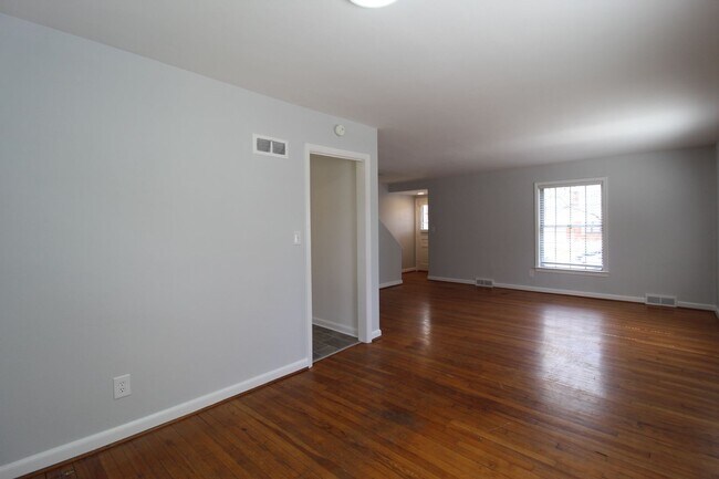 Foto del edificio - April FREE On This 2 Bedroom 1 Bath Duplex In The Waldo Area