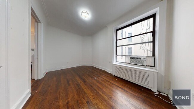 Foto del edificio - 166 W 72nd St