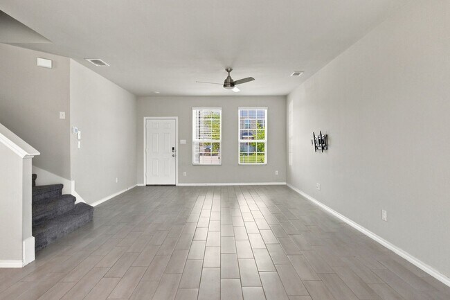 Foto del edificio - 944 Ravenwood Ln