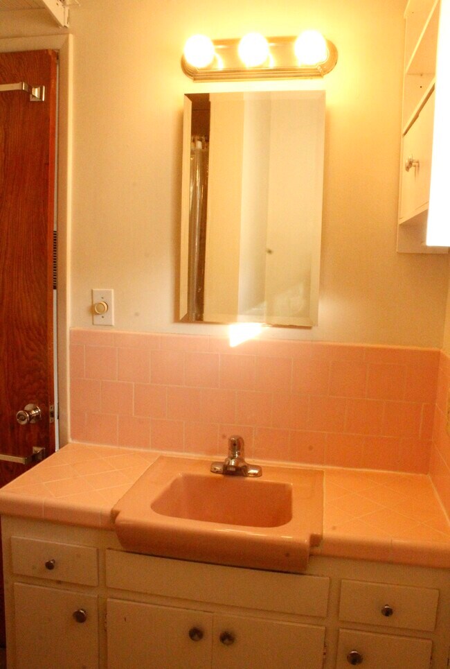 Foto del edificio - 4806 Nob Hill Dr