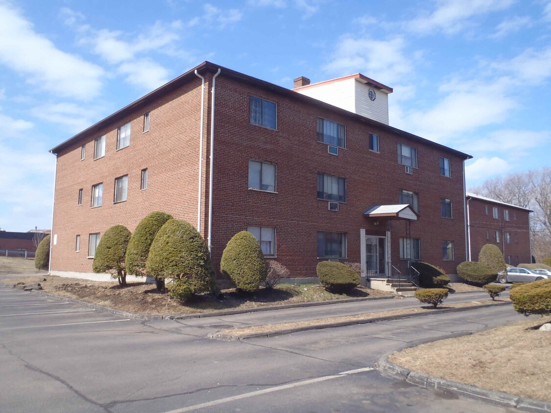 Building Photo - 965-983 Fellsway Apartments