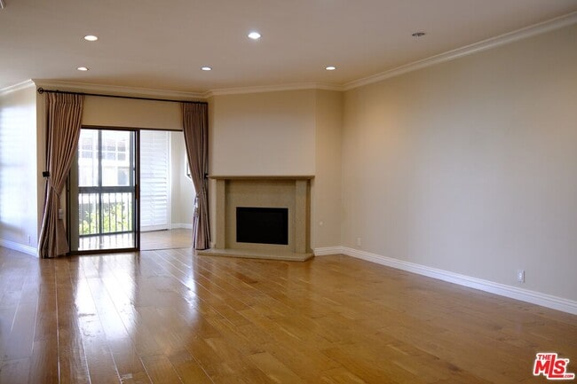 Foto del edificio - 4444 Wilshire Blvd
