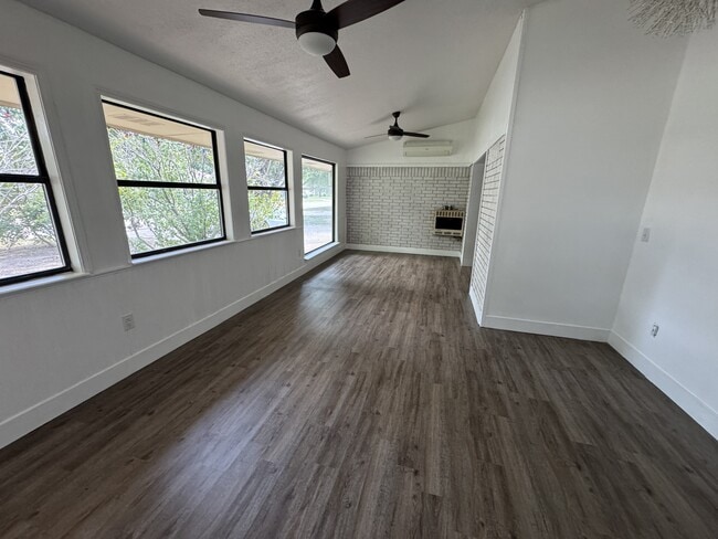 Building Photo - 2820 Sunnybrook Ln