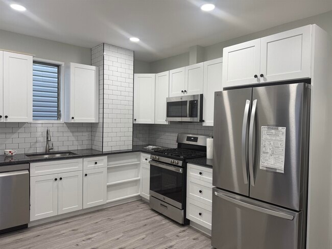 Foto del edificio - 329 36th St