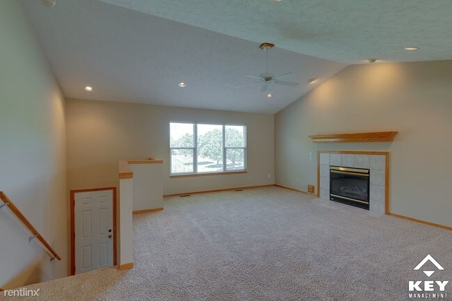 Building Photo - 3 br, 2 bath Townhome - 571 N Bristol Ct
