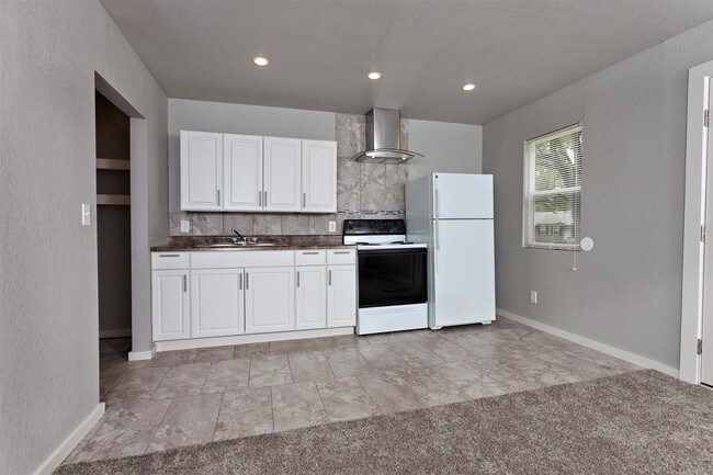 Building Photo - 836-838 S Terrace Dr