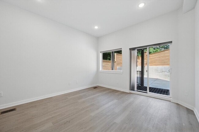 Foto del edificio - 3729 Lancaster Ave