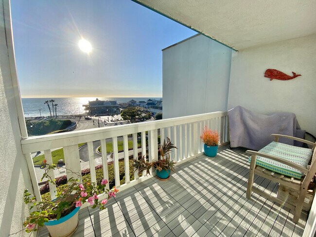 Spacious Balcony - 665 The Village