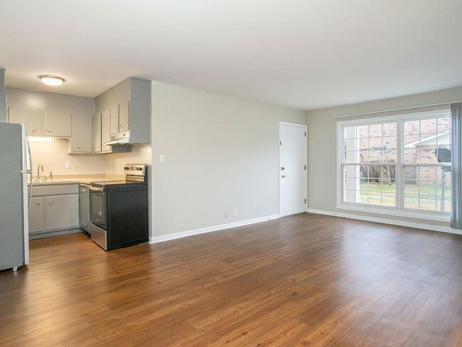 Building Photo - Lotus Homewood