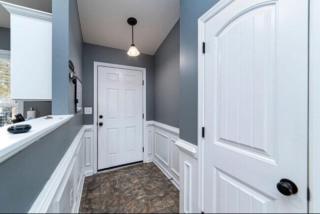 Building Photo - 205 Haley Dr
