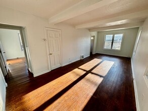 Building Photo - 305 Perrin St