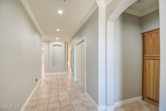 Building Photo - 1634 W Windsong Dr