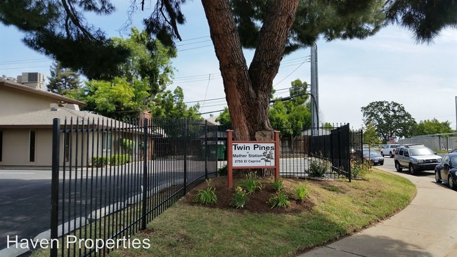 Building Photo - 2755 El Caprice Dr