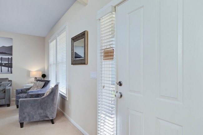 Building Photo - Lovely 4 bedroom home with neighborhood pool