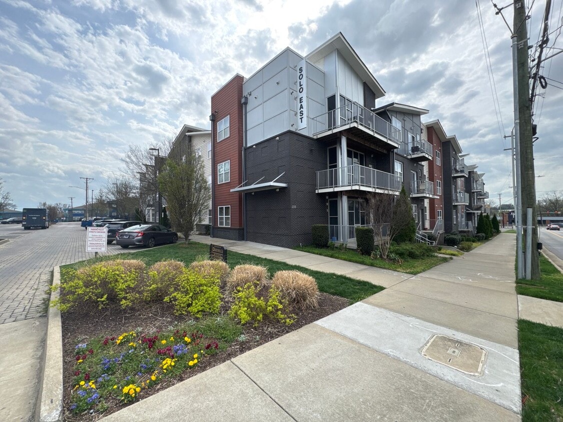 Primary Photo - Modern Ground-Floor Condo in Gated Communi...
