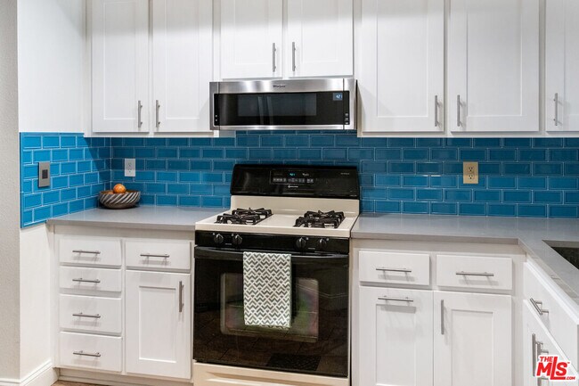 Foto del edificio - 6638 Clybourn Ave