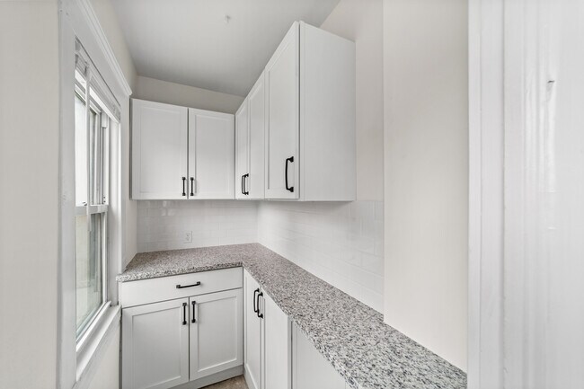 Foto del edificio - 1352 W 58th St