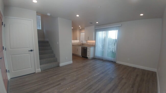 Building Photo - 126 Cowell St