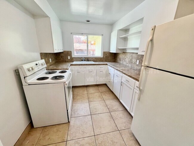 Foto del edificio - 808 E Andrews Ave