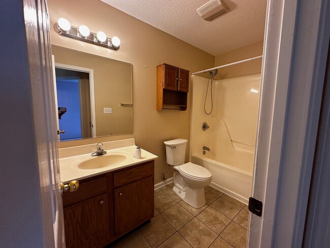 Foto del edificio - Knoxville three bedroom, 2 bath home for r...