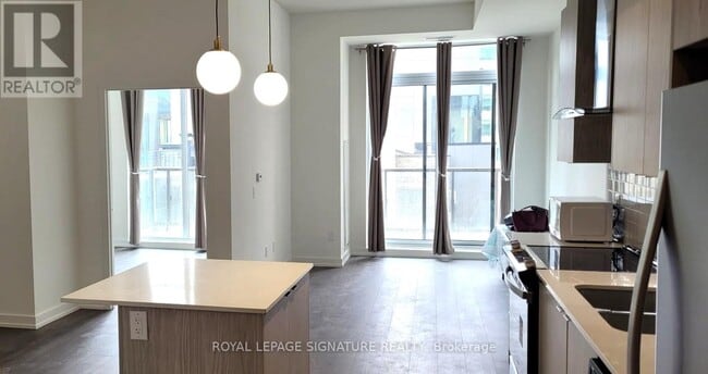 Photo du bâtiment - 55 Duke St W