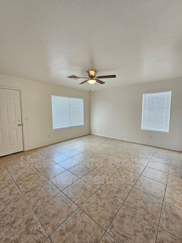 Building Photo - 8521 W Elm St