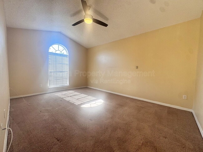 Foto del edificio - 116 Barrington Dr