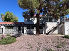 Building Photo - 1028 Willow Tree Dr