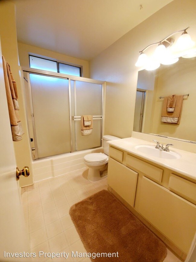 Building Photo - 232 S Pine St