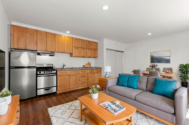 Foto del edificio - 8026 Blackburn Ave