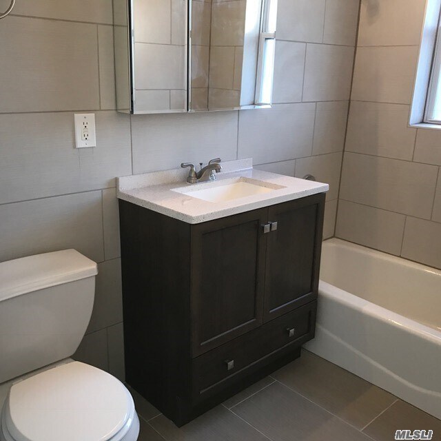 Foto del edificio - 253-15-253-60 60th Ave