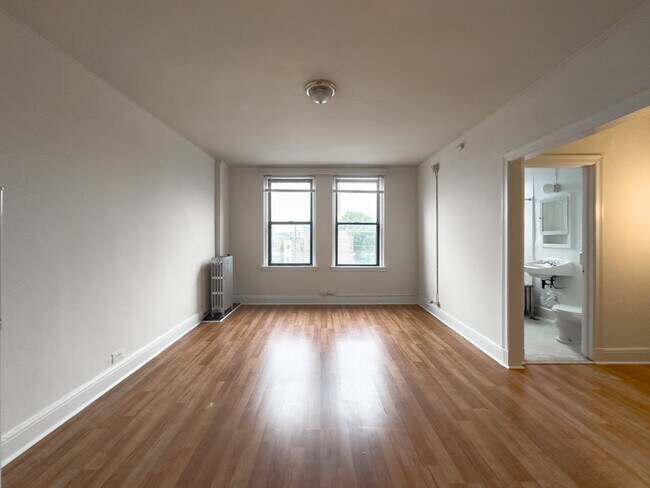 Foto del edificio - 3335 W Diversey Ave