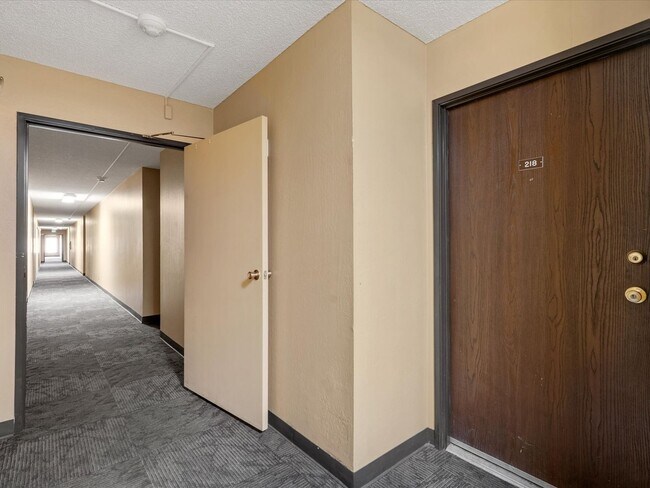 Foto del edificio - 2955 Lakeside Dr