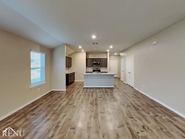 Building Photo - 2603 Hutchins Dr
