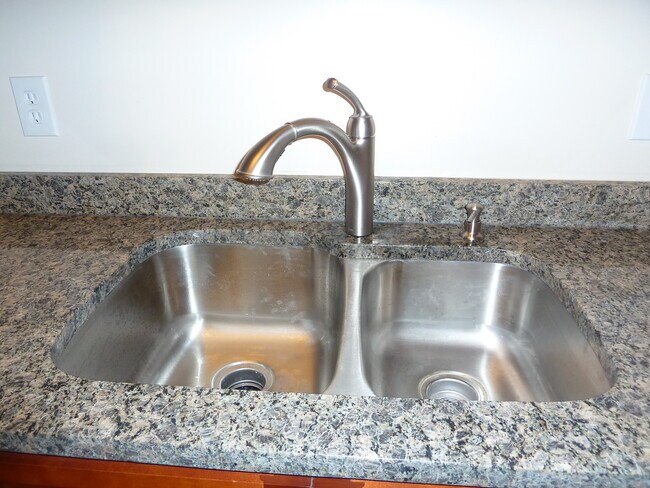 Building Photo - 4930 Odell St