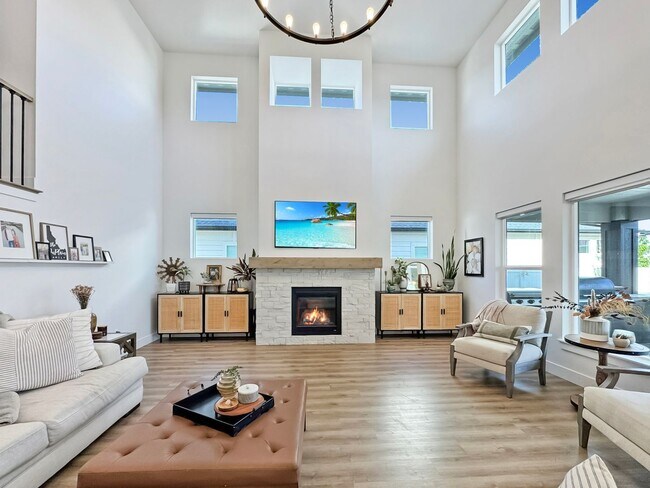 Foto del edificio - Luxury 5-Bed, 4.5-Bath in Dry Creek Ranch, Minutes to Boise & Eagle
