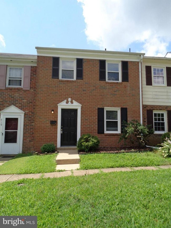 721 Olde Greenwich Cir, Fredericksburg, VA 22408 Townhouse for Rent