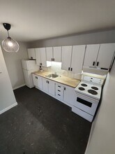 Building Photo - 30 Parkwood Dr